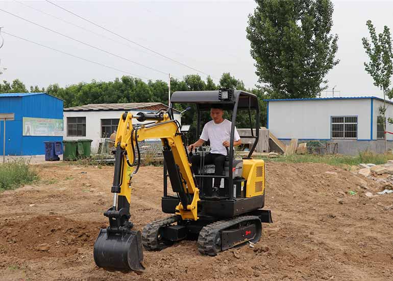 小型挖掘機的百變應(yīng)用---新農(nóng)村建設(shè)