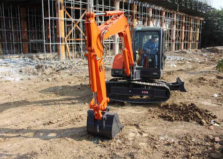 小型挖掘機的百變應(yīng)用---市政工程建設(shè)